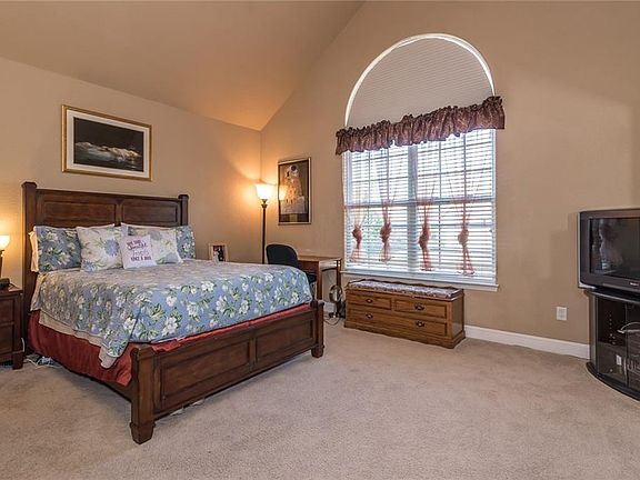 5th image of 3705 SW Greyhawk Dr