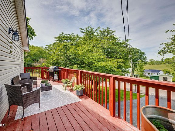4th image of 126 Country Hills Dr