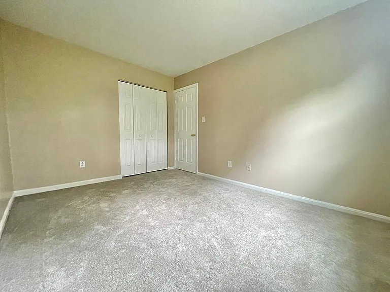 2090 Pilgrim Dr — Photo 35