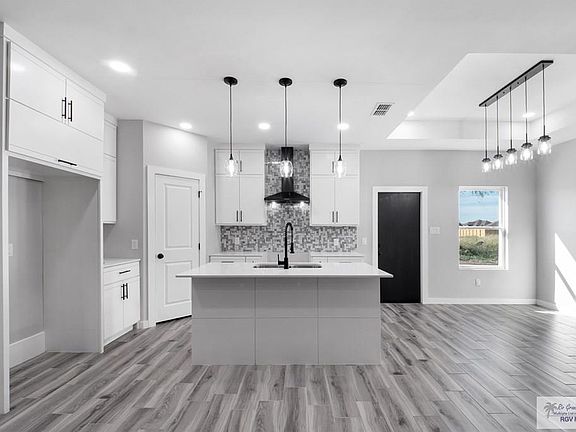 4th image of 340 Tamarindo Ln