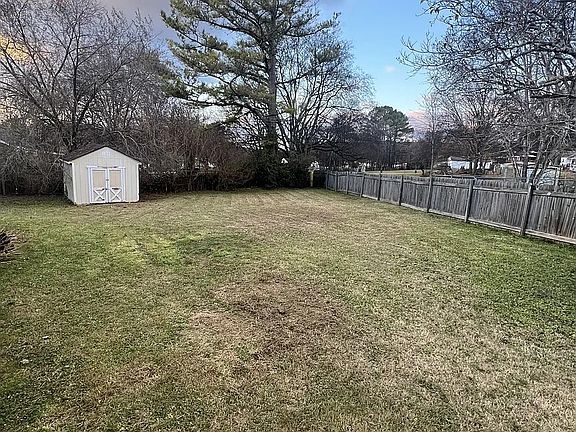 3rd image of 204 Greenview Dr