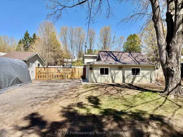 550 Pinedale Rd, Gravenhurst, ON P1P 1M1