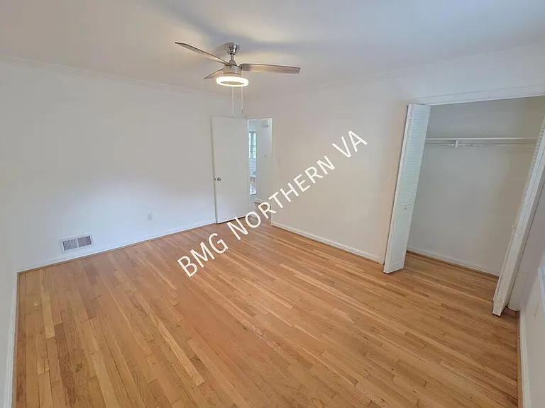 6413 Berkshire Dr — Photo 16