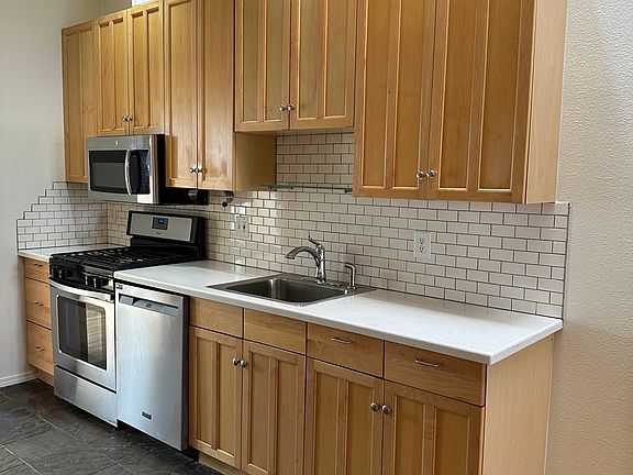 4th image of 722 W 5th Ave