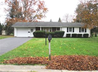 10 Francis Dr, Penfield, NY 14526