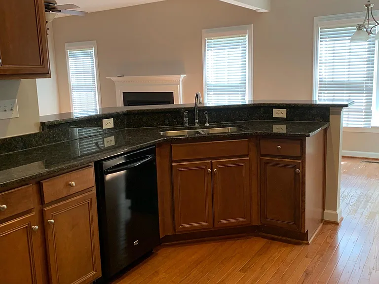 708 Bluffcreek Dr — Photo 5