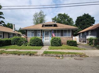 28 Schley St, Springfield, MA 01109