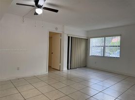 6485 W 27th Ave, Hialeah, FL
