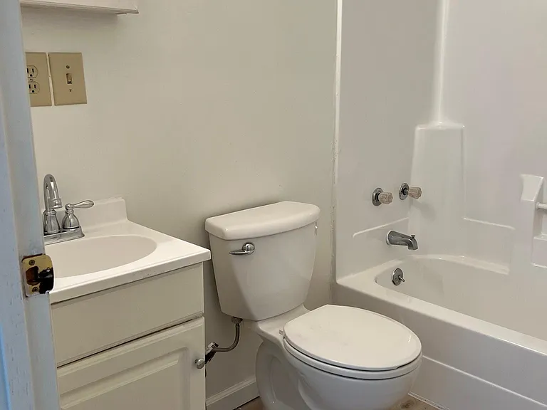 217 W North E — Photo 13