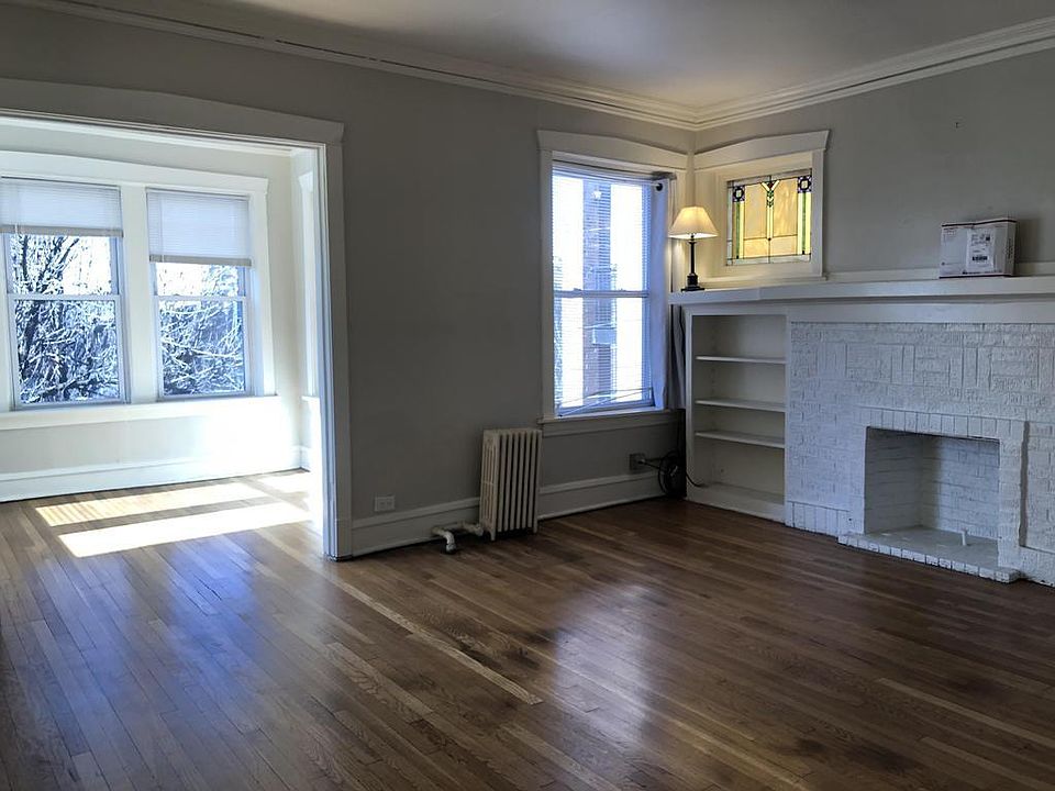 1st image of 4745 N Washtenaw Ave #3