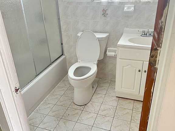 5th image of 2140 Hermany Ave Floor 1