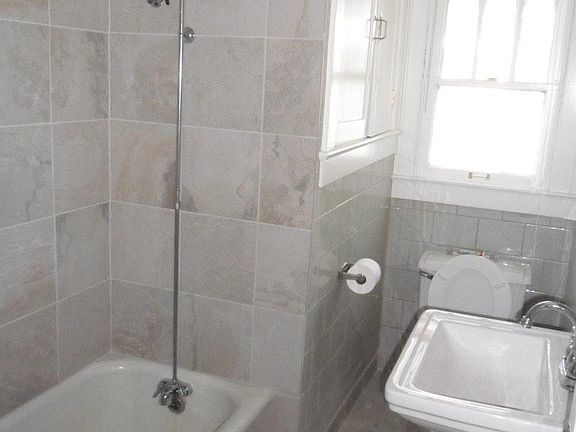 5th image of 717 E 53rd St