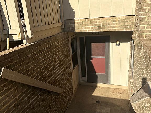 3rd image of 2621 Glengyle Dr #95