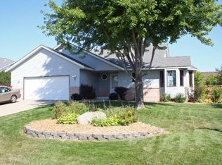 3230 Black Oak Dr, Eagan, MN 55121