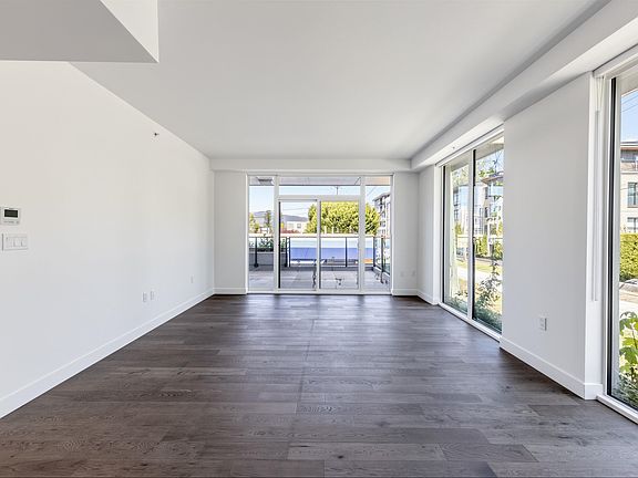 4th image of 2888 Arbutus St #202
