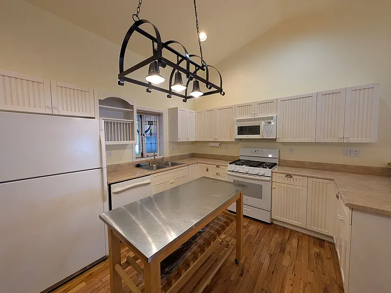224 Capitan Cir — Photo 20