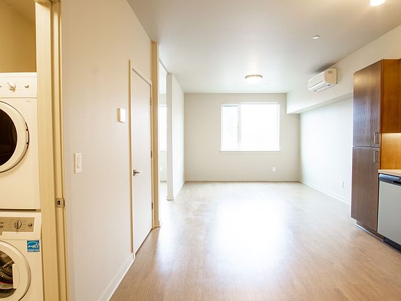 5th image of 2250 NE Glisan St APT 308