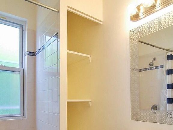 4th image of 1431 W Oakdale Ave #2