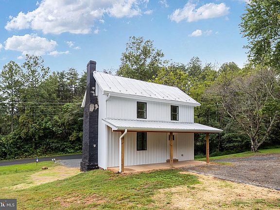 3rd image of 871 Chapman Rd