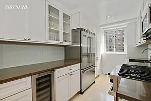 3rd image of 200 E 66th St APT B1106