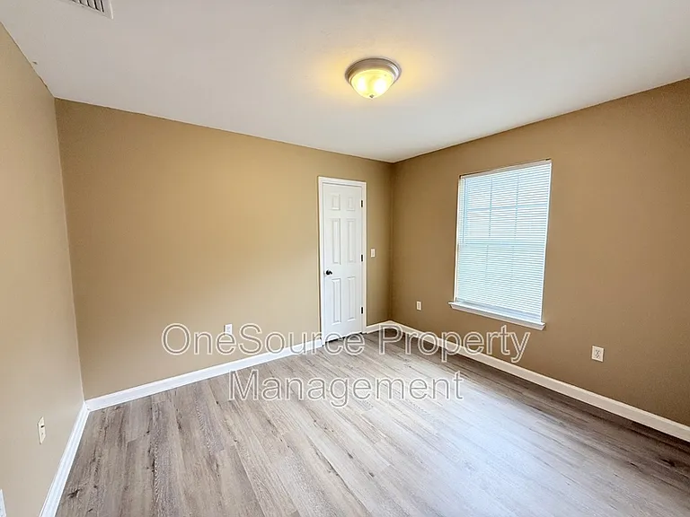 111 N Charles Willis Dr — Photo 15