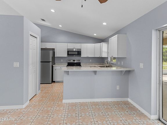 5th image of 120 Point Of Woods Dr