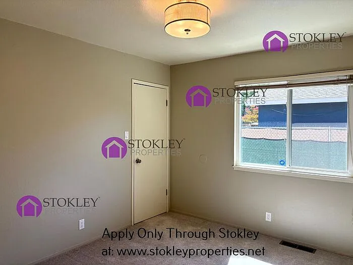 142 Gilbert Ct — Photo 4