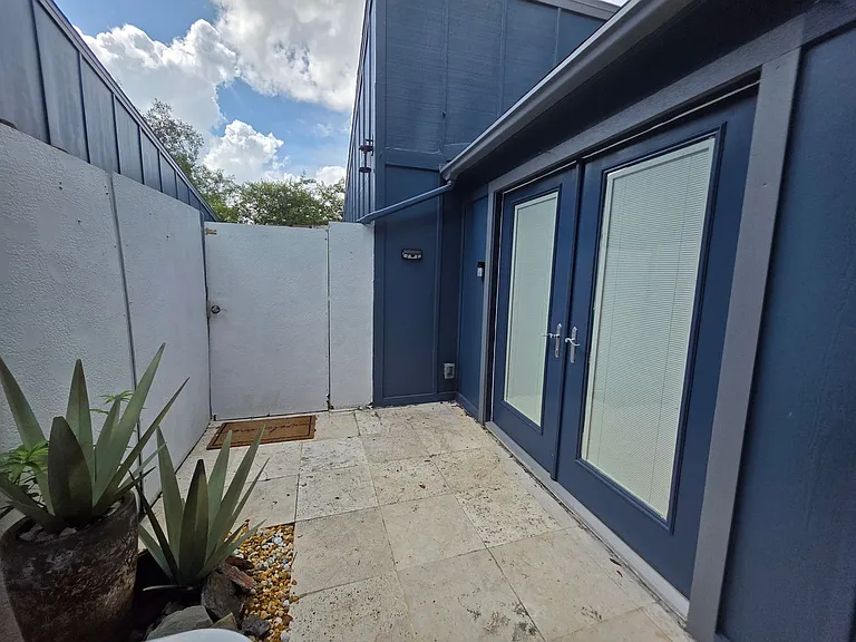208 Pine Cone Trl — Photo 4