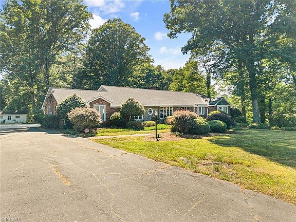 3rd image of 7960 Simmons Rd