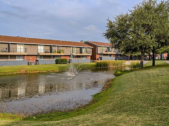 Oak Tree Village Apartments Water Area