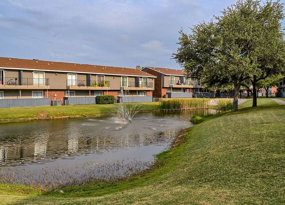 Oak Tree Village Apartments Water Area