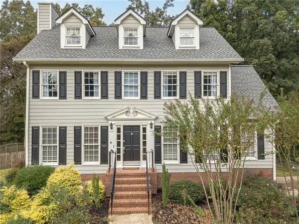 5040 Puritan Dr, Sugar Hill, GA 30518