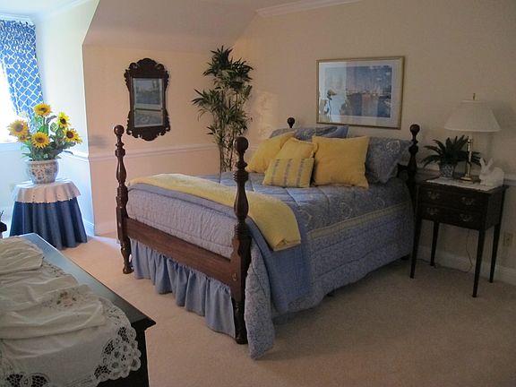 4th image of 1846 Green Valley Ln