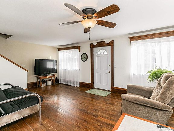 5th image of 305 N Augusta Ave