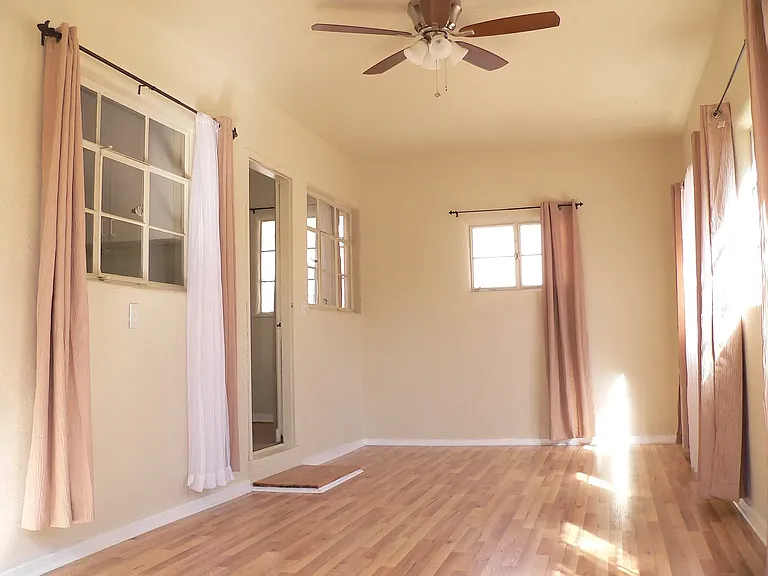 406 Carlisle Blvd SE — Photo 3