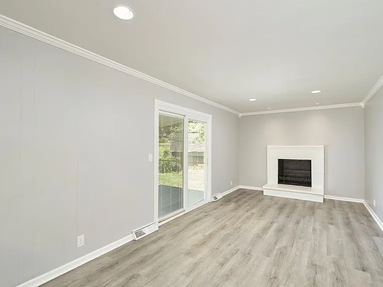 432 Mackinaw Ave — Photo 6