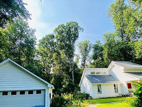 4th image of 2981 Creekview Ct NE
