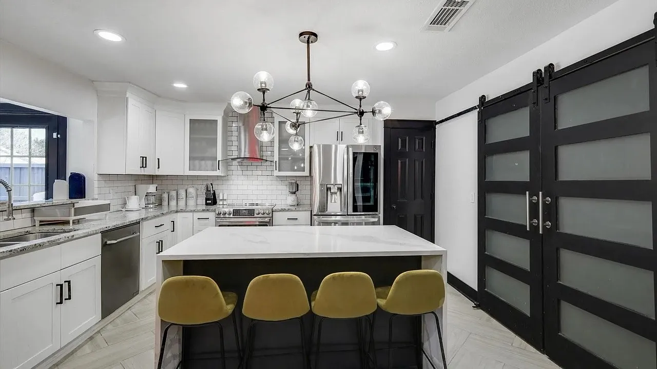 4 bed, 2424 sqft, $6,000 — Photo 4