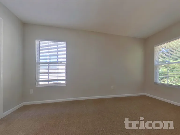 401 Silver Spring St — Photo 6