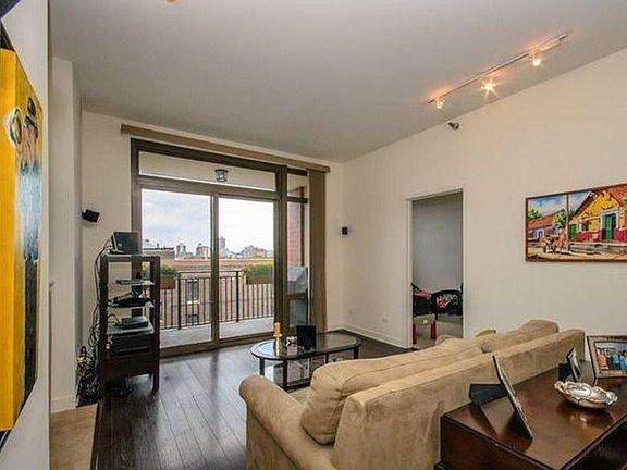 2nd image of 3140 N Sheffield Ave APT 605