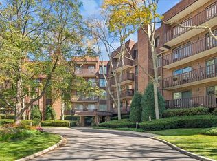 1125 Lake Cook Rd APT 509, Northbrook, IL 60062