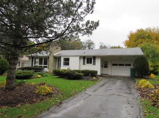 100 Ledgerock Ln, Rochester, NY 14618