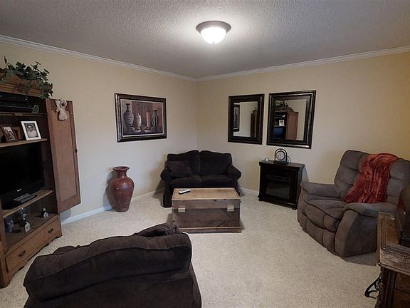 3rd image of 856 Hawthorn Ln