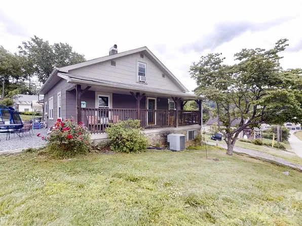 419 Sunset Cir, Canton, NC 28716