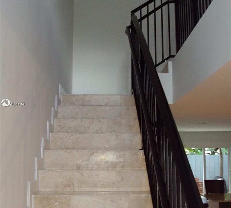 2nd image of 527 NE 69th St #527