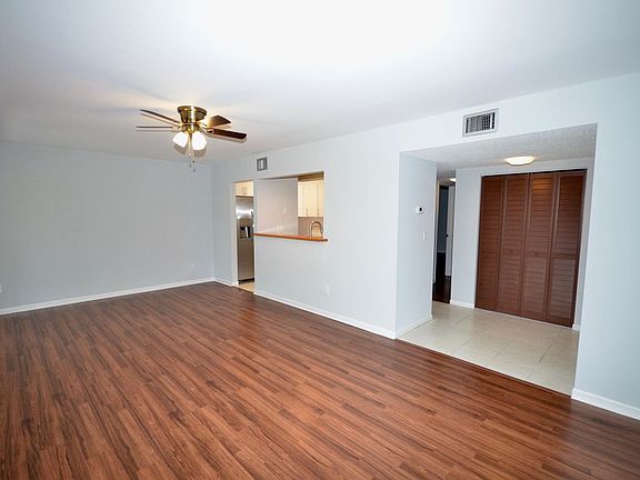 3rd image of 5 Veronese Ct