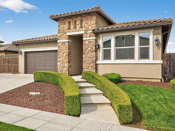 3rd image of 2446 S Claremont Ave