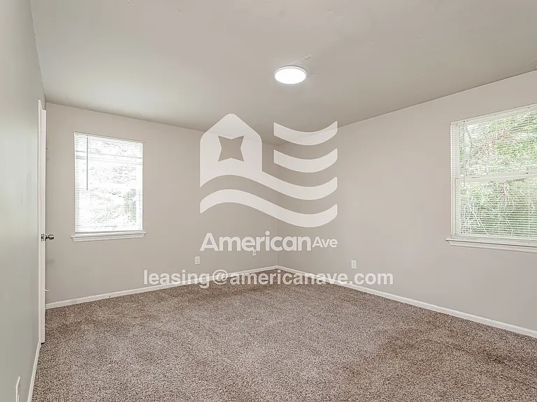 10124_009_main_bedroom_9.jpg