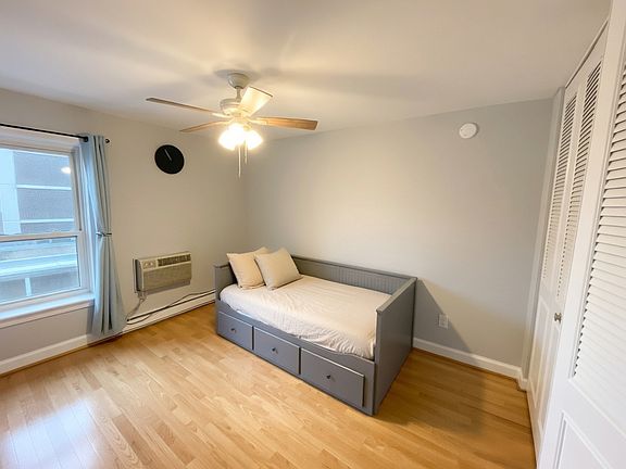 4th image of 6121 N Sheridan Rd APT 4J