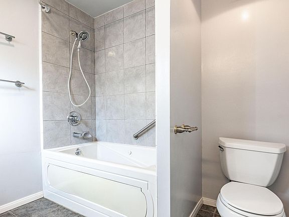 5th image of 10844 Otsego St